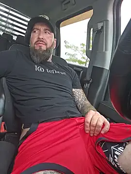 Beardedtattood live cam preview