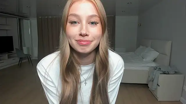 JunieAmert webcam