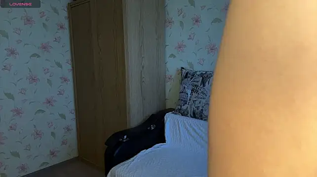 HootedIlk live cam on StripChat