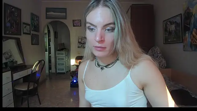 milliKira006 live cam on StripChat