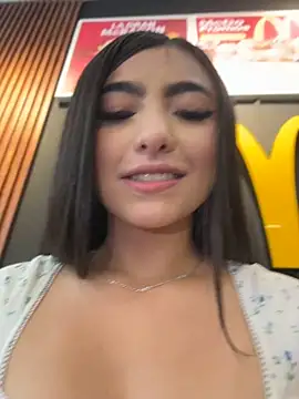 valentina-gomezz's live room