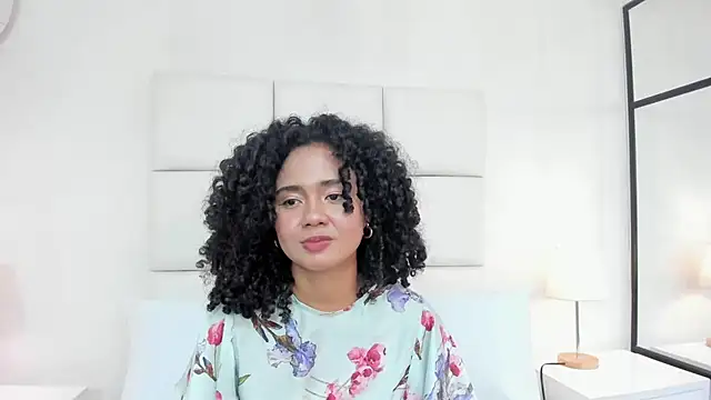 Kiraspell live cam on StripChat