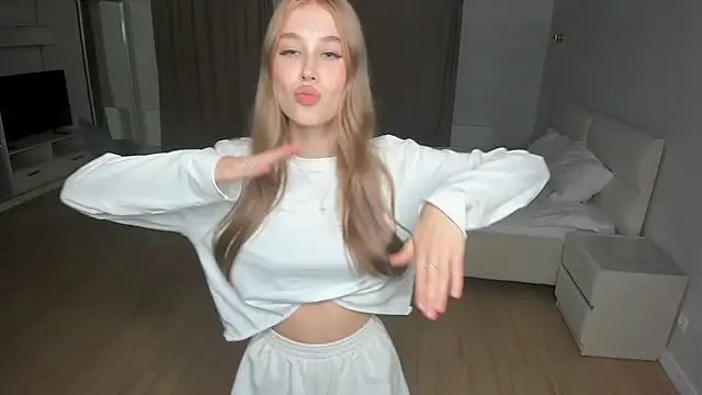 JunieAmert webcam