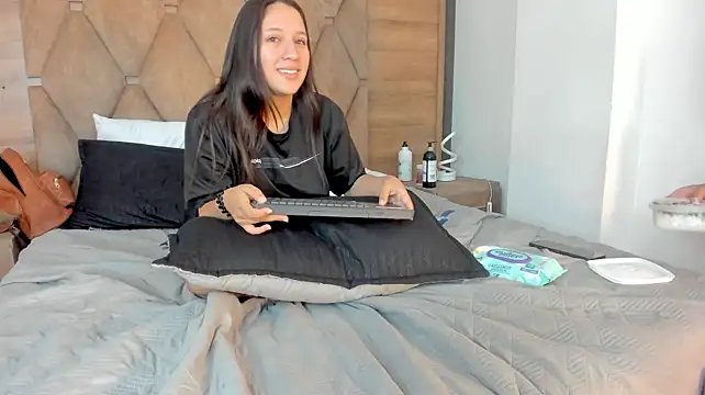 MissyAndNova webcam