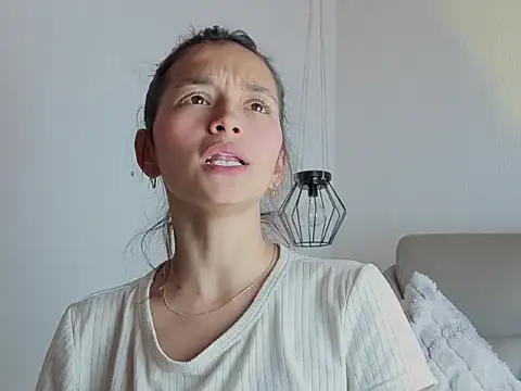 Aura_moons webcam
