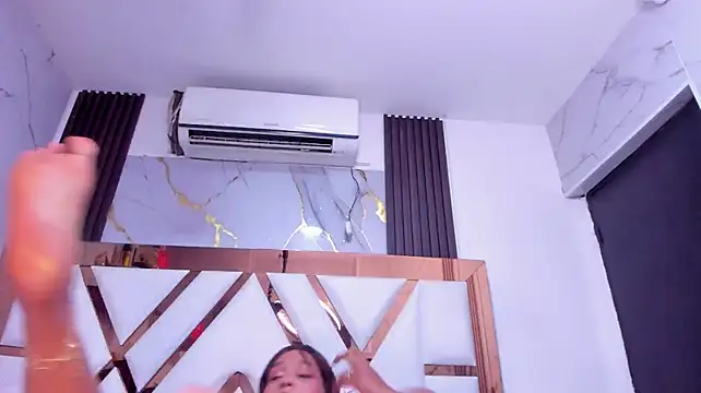KonnySumer webcam