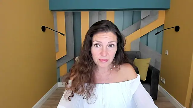 EllaLong webcam