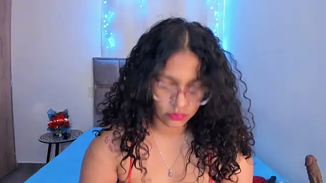 Vickyy30_ webcam