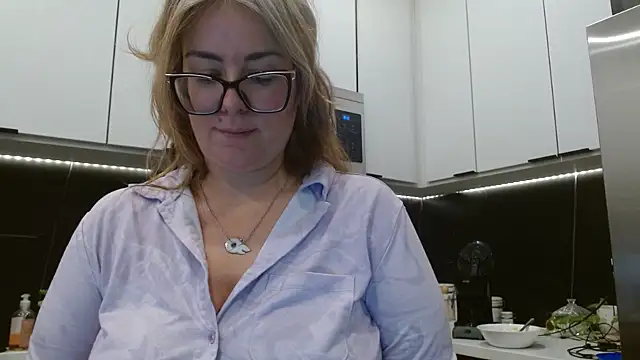 HazelSkyesChat webcam