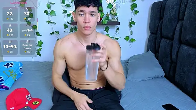 Luke_Muscle webcam