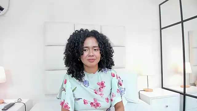Kiraspell live cam on StripChat