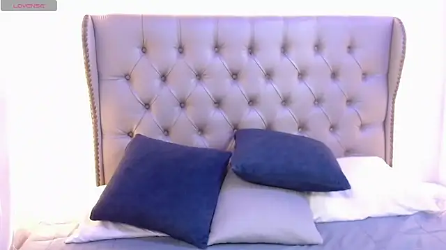 Liiamthompson webcam