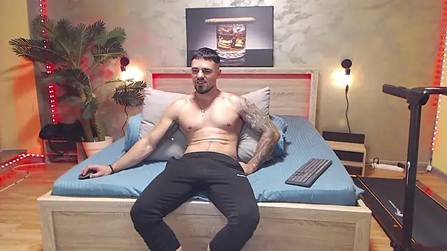 Tiberius_hunk live cam on StripChat