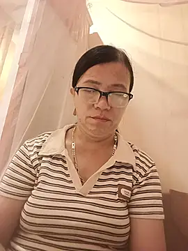 Chilly-wet live cam on StripChat