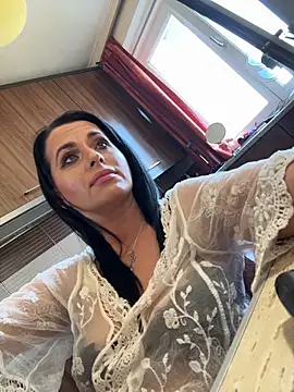 Hotmomcheckk_ webcam