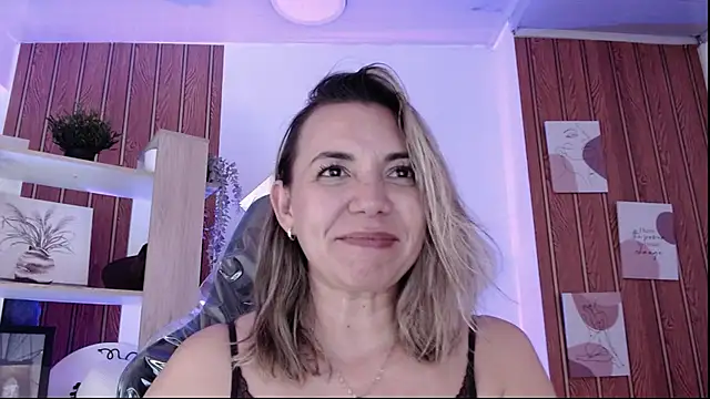 milfsecret69 webcam