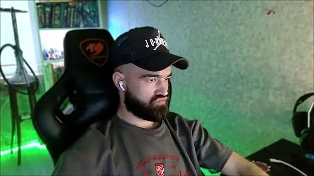 _Serious_Man webcam