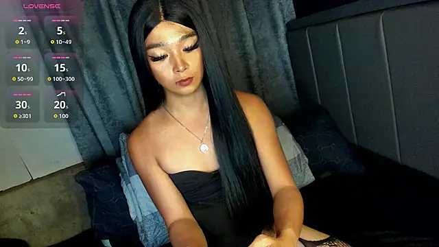 TrinityFucksYou live cam on StripChat