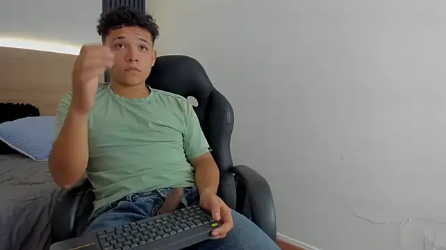 Axel_West8 webcam