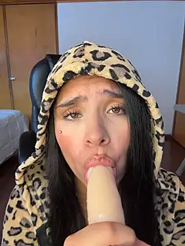 Shalom_pink17 live cam on StripChat