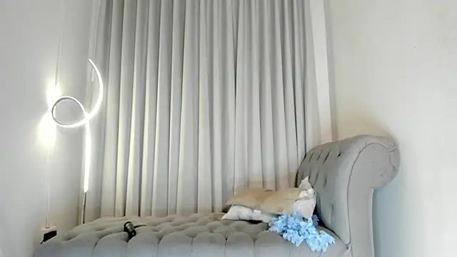 Krissi_latore live cam preview