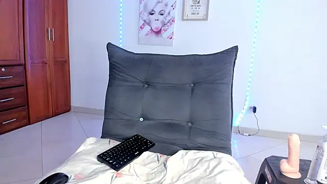 luna_dollie webcam