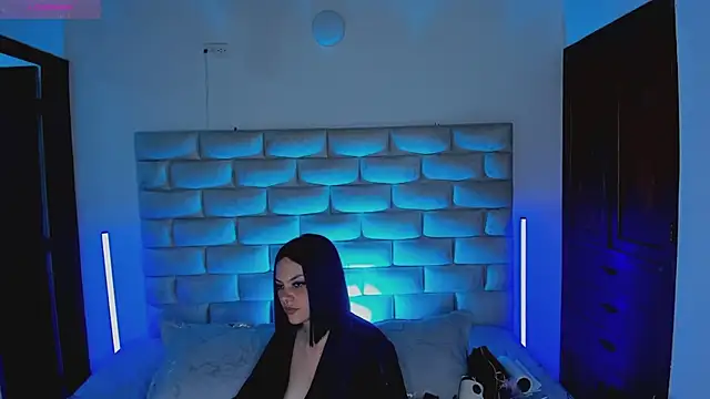 HollyGrey_