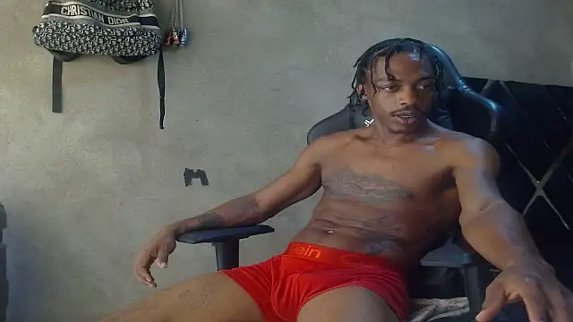 Larry-n-clouds webcam