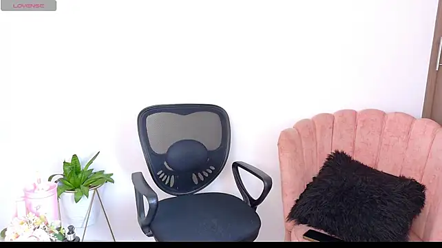 LunaraVelvett webcam