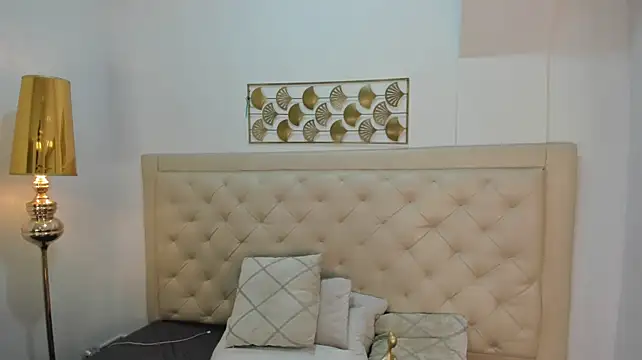 maddie_valencia webcam