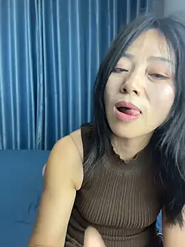 lipinger (F milf) - 随机勾引路人