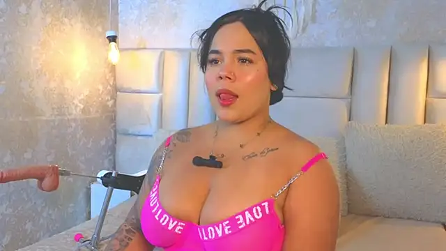 EmilyQueen3x webcam