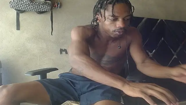 Larry-n-clouds live cam on StripChat