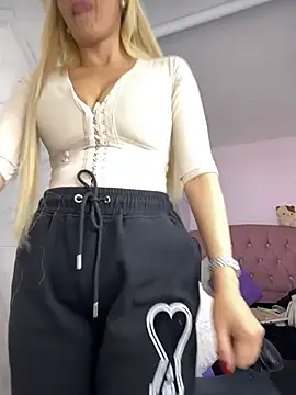 alicev_kitty live cam on StripChat