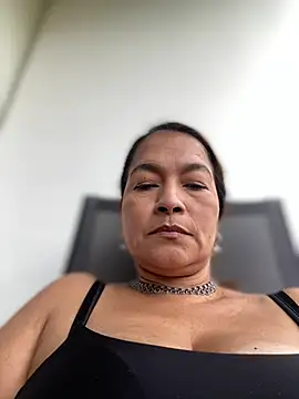 Jlo_69 live cam on StripChat