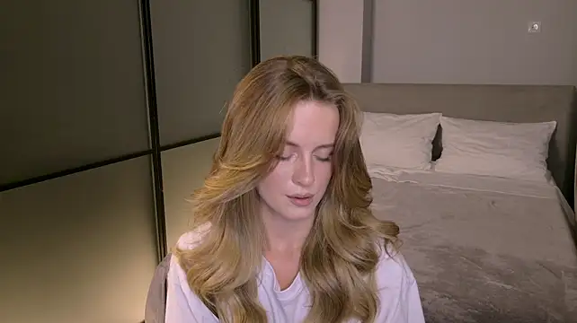 RozzitaBedberry live cam on StripChat