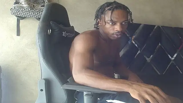 Larry-n-clouds webcam