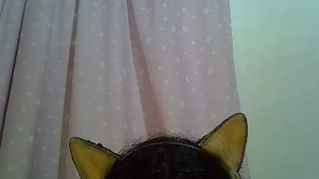 SkinnyKitten live cam on StripChat