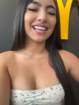 Webcam en directo de la tetona Valentina-gomezz