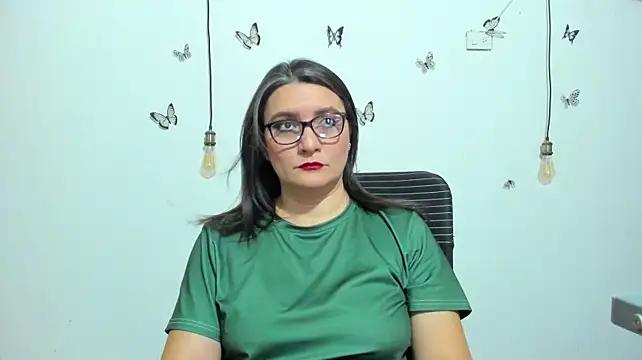 Amie_Adams82_
