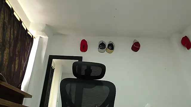 cloudsxxx live cam on StripChat