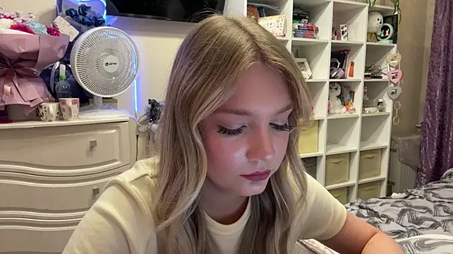 MayaStarlight webcam