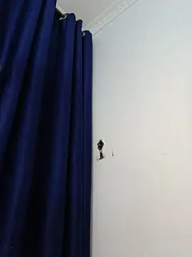 Black_prettty live cam preview