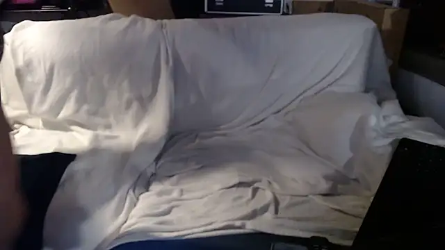 BeachyMilf webcam