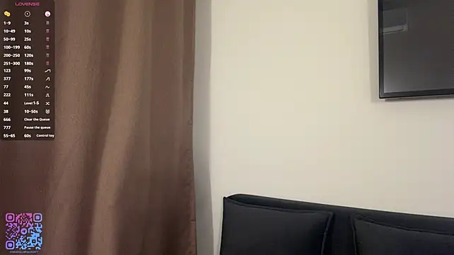 Ur_neighbor_Kira webcam