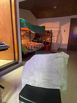 NikkiNix