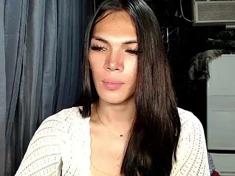 GORGEOUS_CARMEE