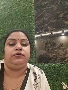 shanvii (F milf) - Split on boobs