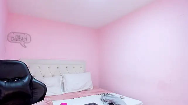 Mia_Montess webcam