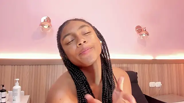 Laraebony_ webcam